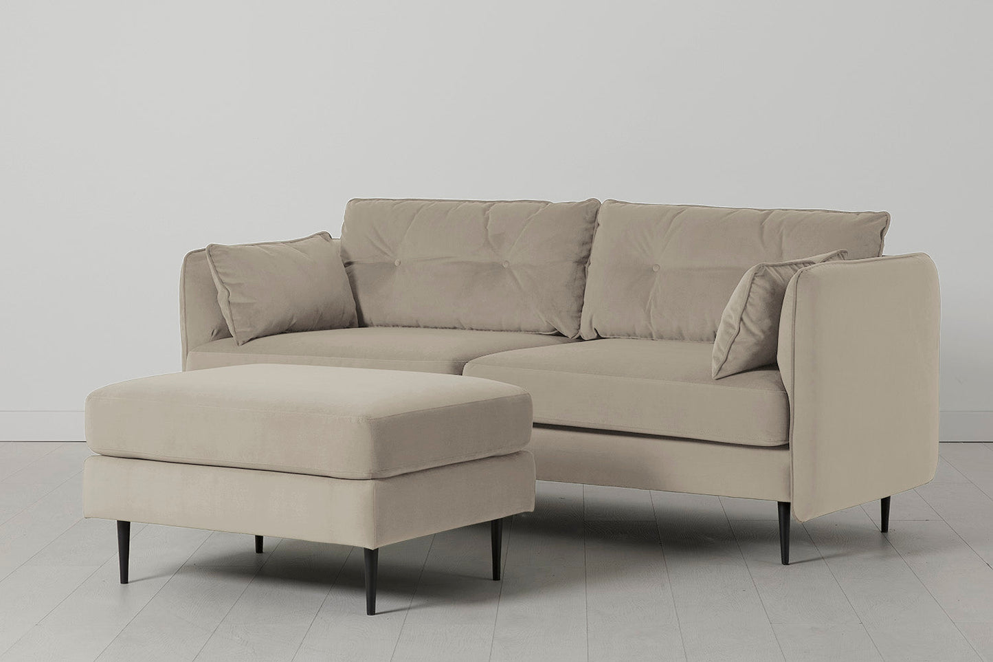 Model 19 Dreisitzer-Sofa mit Polsterhocker, Knochenweiß