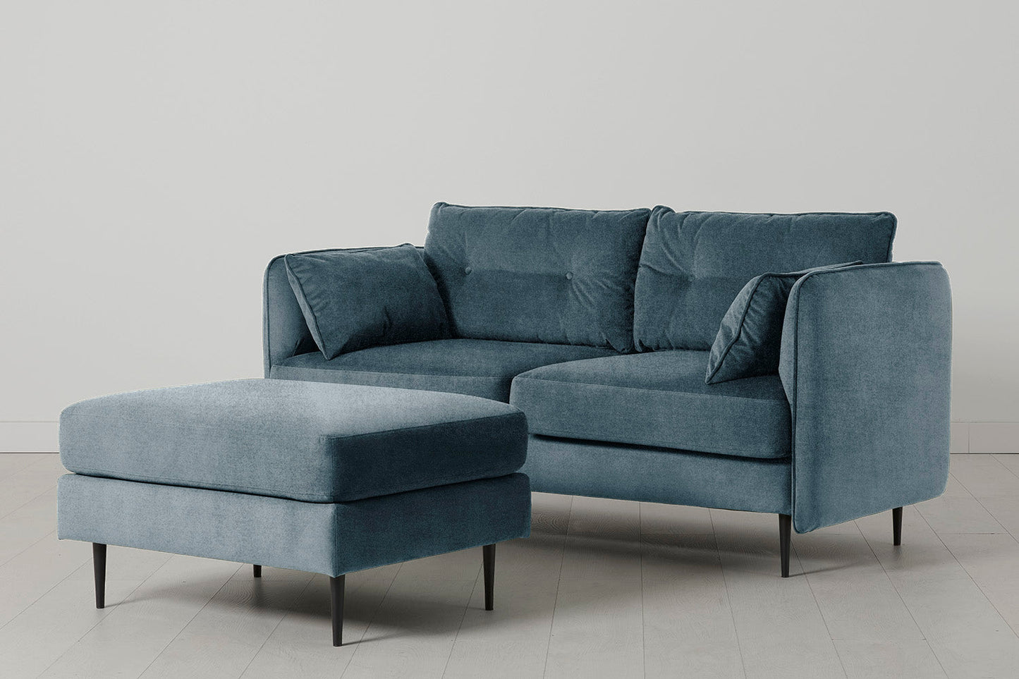 Model 19 Zweisitzer-Sofa mit Polsterhocker, Wasserblau