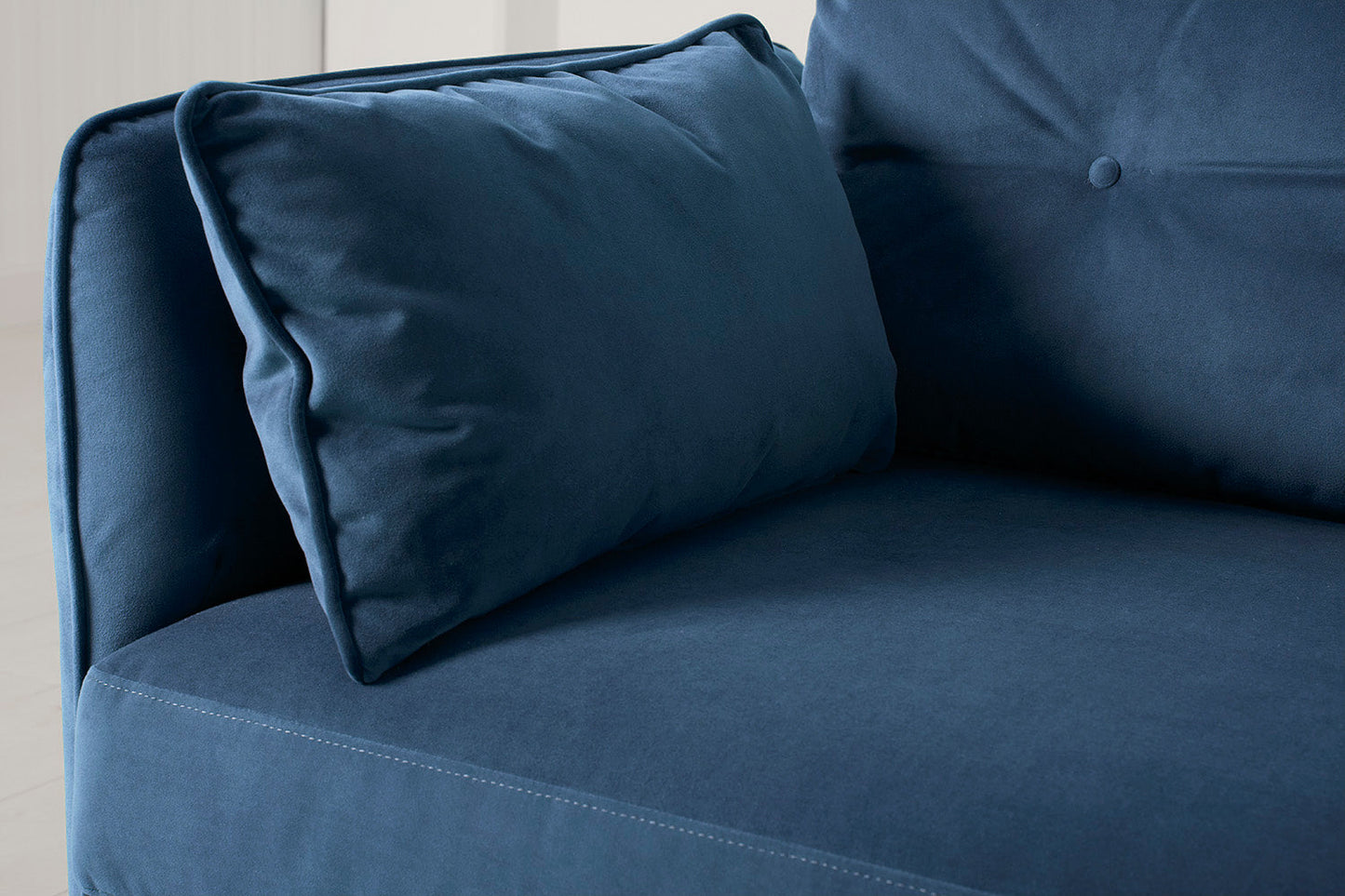 Model 19 Zweisitzer-Sofa mit Polsterhocker, Blaugrün