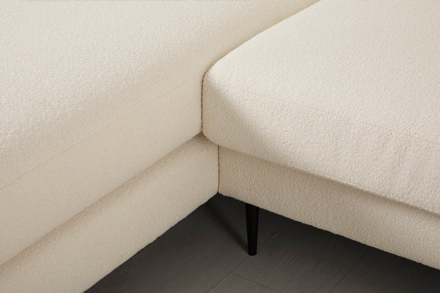 Model 19 Dreisitzer Chaiselongue-Sofa (Rechts), Elfenbeinfarbe