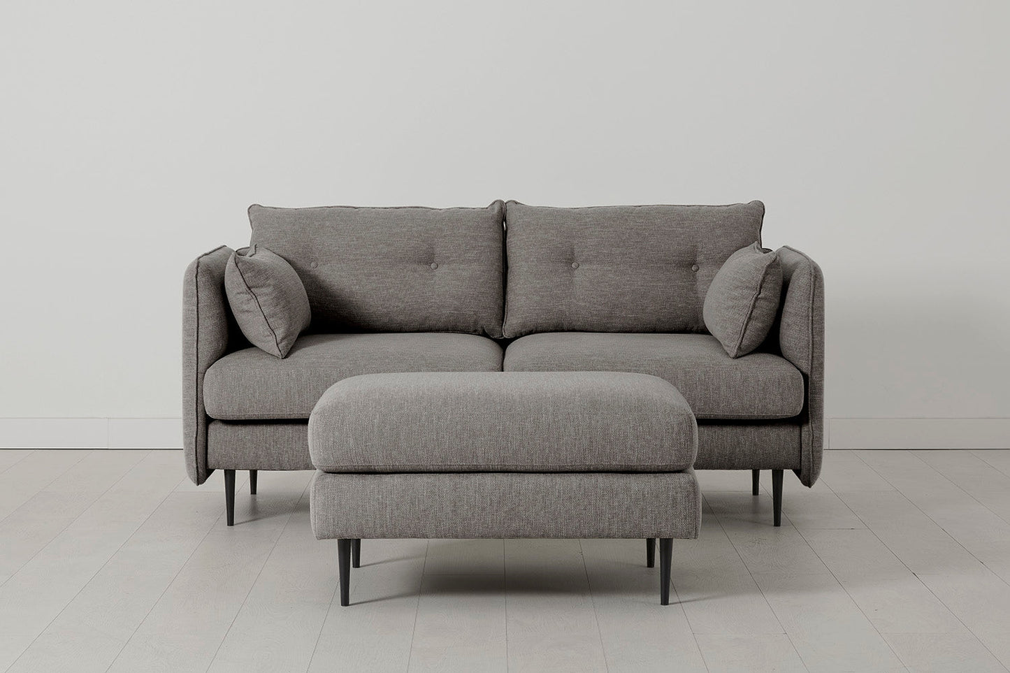 Model 19 Zweisitzer-Sofa mit Polsterhocker, Schattengrau