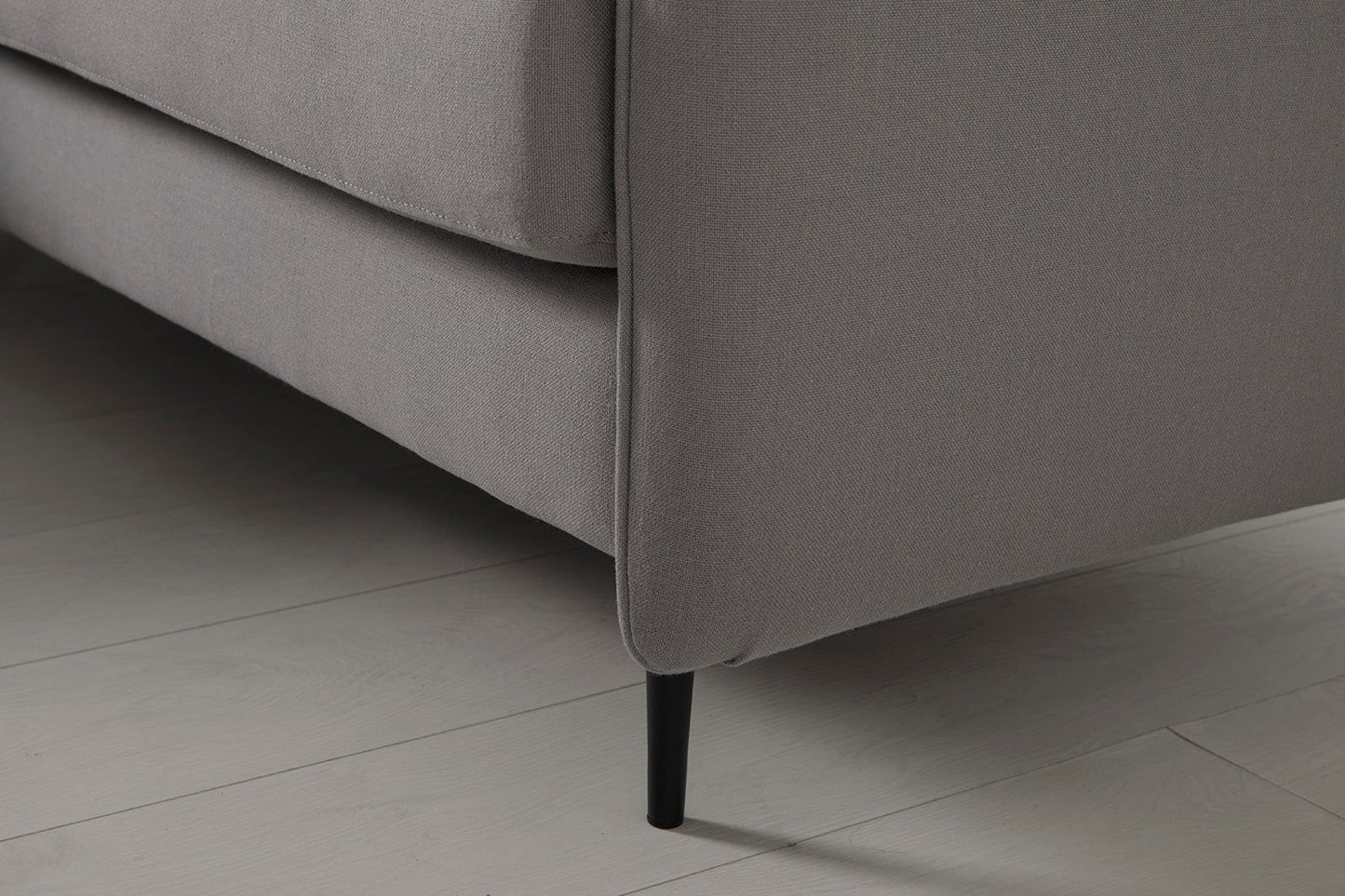 Model 19 Loveseat, Risso